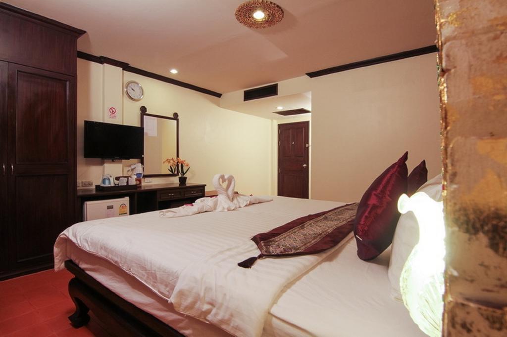 Pl Guesthouse Patong Exterior photo