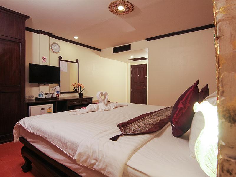 Pl Guesthouse Patong Exterior photo